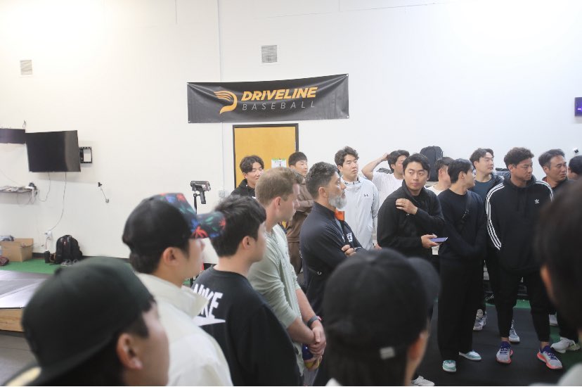 What a great opportunity we had as a team to be able to visit driveline baseball in Scottsdale, AZ. Thanks to Josh Herzenberg and Chris Langin for making this visit and my desire to share experience and knowledge of driveline offer to our pitchers possible. Keep growing guys! 💪🏼