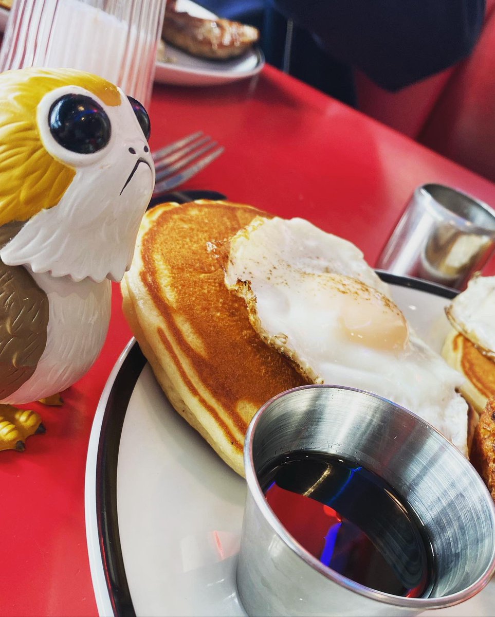 PabloThePorg's tweet photo. Happy Pancake Day everyone! This morning hooooman took me for pancakes, very tasty #Porg #PancakeDay #ShroveTuesday #Food #EdsDiner #StarWars #TheRiseOfSkywalker #TheLastJedi #PabloThePorg https://t.co/VigD0q9Q8J
