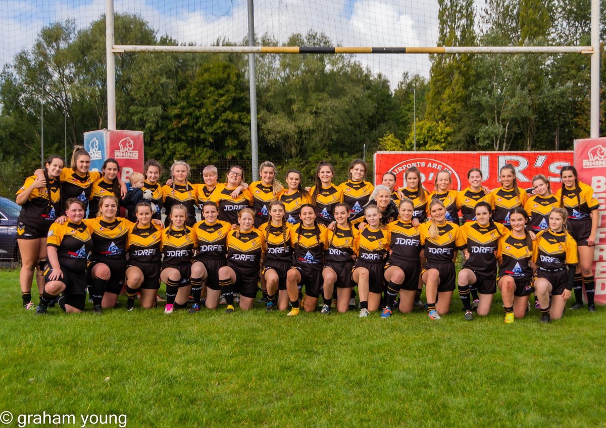 RFLCommunity's tweet photo. 🙌 Here are the four finalists in our latest Community #RugbyLeague Twitter header competition...

1⃣ @shawxsharks
2⃣ @AshtonBears
3⃣ @TeamColostomyUK &amp; British Asian Rugby Association 
4⃣ @leighminersrl
 
👇 Vote for your favourite below! https://t.co/0dlJQvmI29