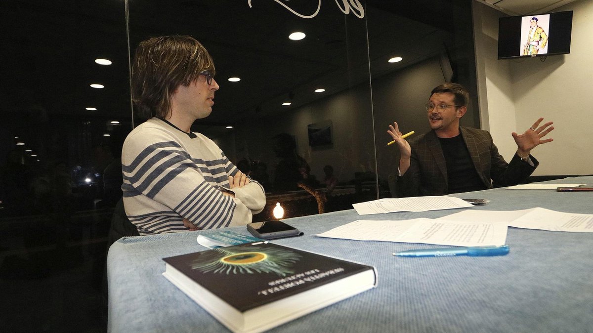 Blanes_cat's tweet photo. Notícia: @sebastiaportell presenta a #Blanes #LesAltures, una interpretació novel·lada de la vida #IsmaelSmith una de les figures més ‘queer’ del món artístic català Organitzat per @RedaccioRecvll l’escriptor @AitorRoger se’n va encarregar de presentar-lo
https://t.co/UsAeR8j4RJ https://t.co/DXQtvyzJVv