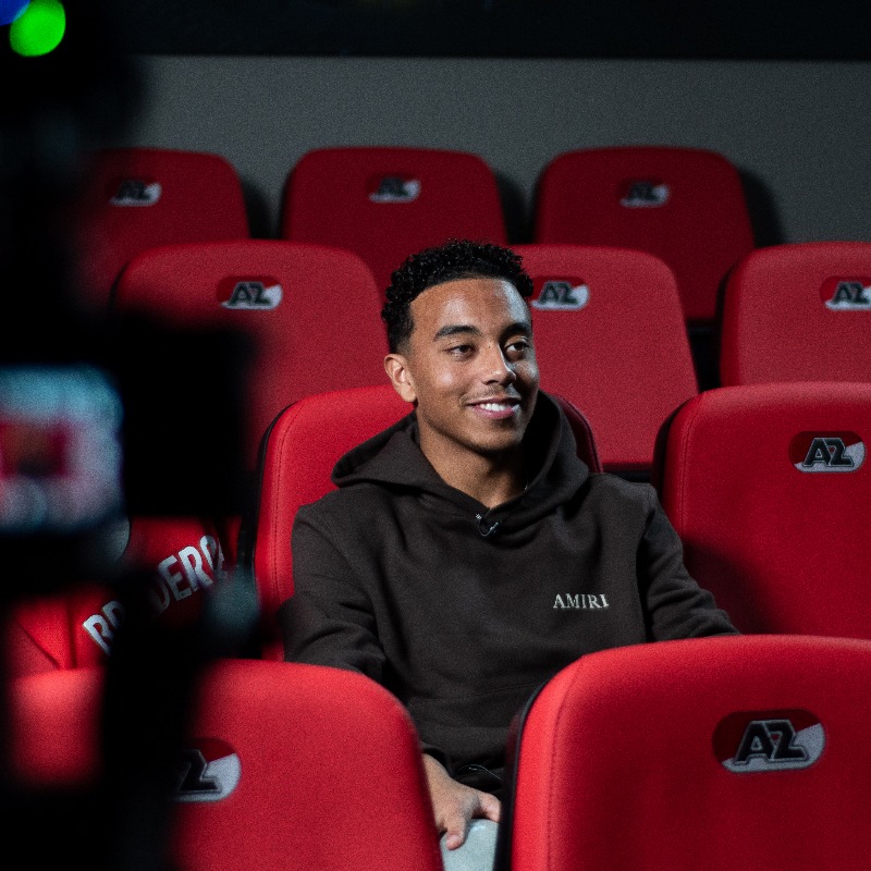 AZAlkmaar's tweet photo. ๐๏ธ ๐บ๐๐๐๐๐๐ ๐๐๐๐๐๐๐๐๐
๐ We bekijken met Myron van Brederode een aantal bijzondere fragmenten uit zijn AZ-carriรจre tot nu toe!
#AZ #MvB19 #OneOfOurOwn๐