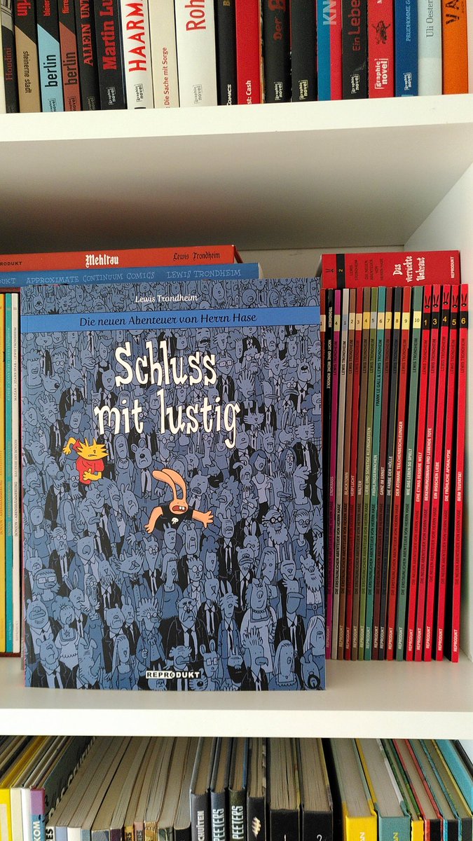 Album Nr. 7 der "Neuen Abenteuer von Herrn Hase" ist wunderschön, bitterböse, philosophisch und (wie immer) haarsträubend bis zum Abwinken.

Diesmal trennt sich ein Freund von einer langjährigen Partnerin und Hase soll seiner neuen Freundin zuliebe nachhaken, warum.