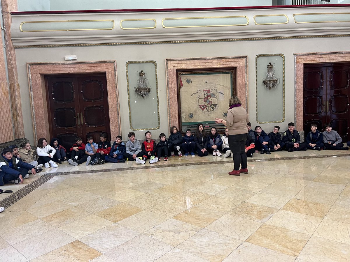 CeipCierva's tweet photo. Visita del alumnado de 6 de primaria al @AytoMurcia dentro del programa educativo de la concejalía de educación.@AntonioBenitoG @AdeliaGlvez @JesusMaestra https://t.co/EE93LCK4Rp