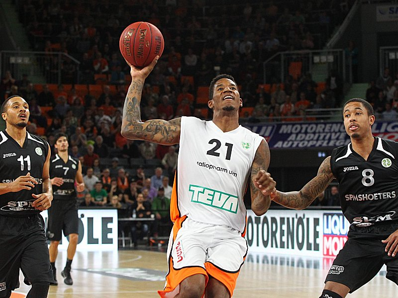 TheUpset_media's tweet photo. [THREAD]
Will Clyburn "le LeBron de l'Euroleague", invité sur le Crossover Podcast avec Joe Arlauckas.

Au menu : son enfance, son éthique, Ulm, Darussafaka, les succès au CSKA, sa blessure aux ligaments et sa décision de rejoindre l'Anadolu Efes.

Posez vous et bonne lecture ! https://t.co/bHQ7HT5fXk