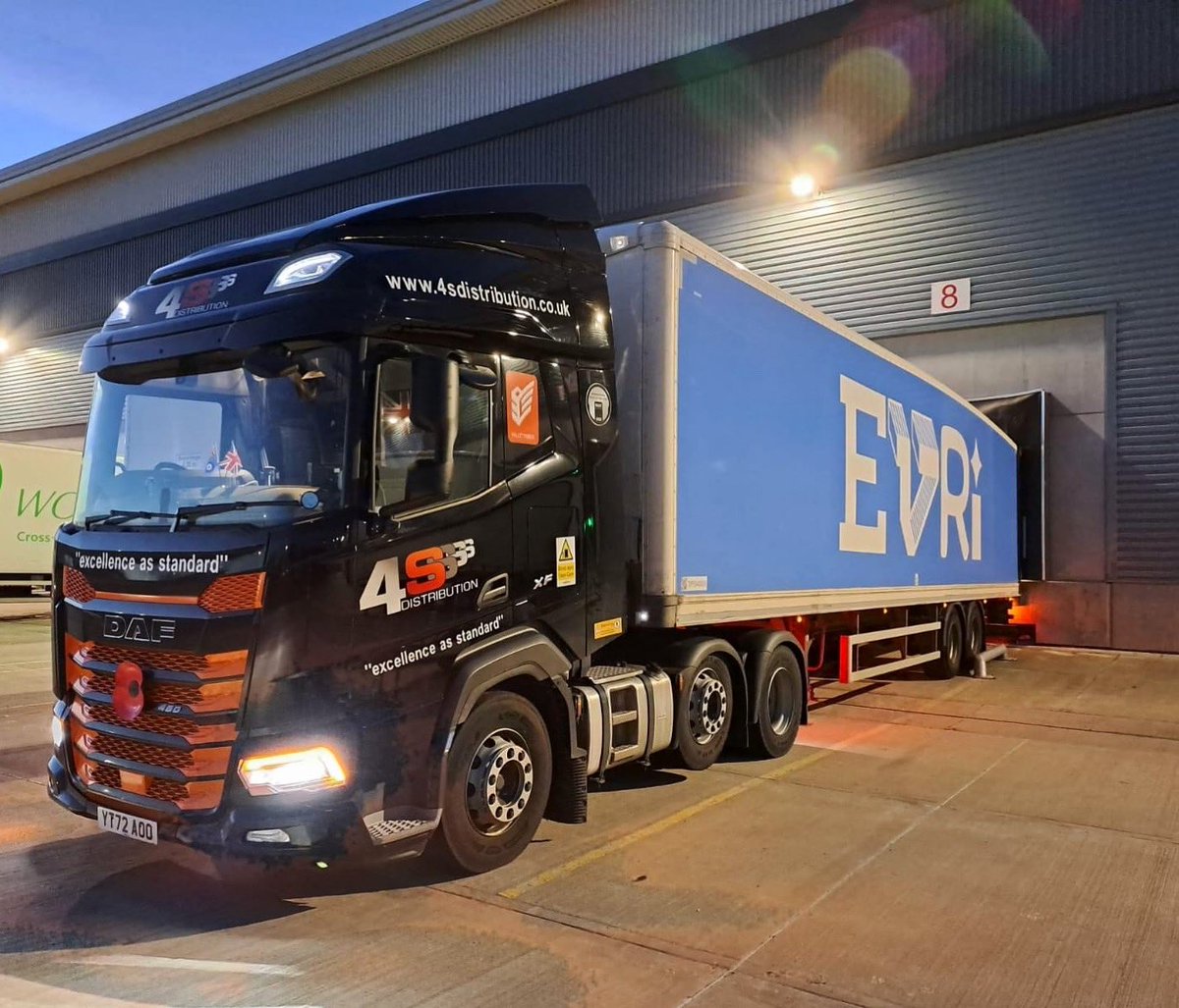 Late nights with EVRI😎🌟 #evri #distribution #haulage #transport #rotherham #southyorkshire