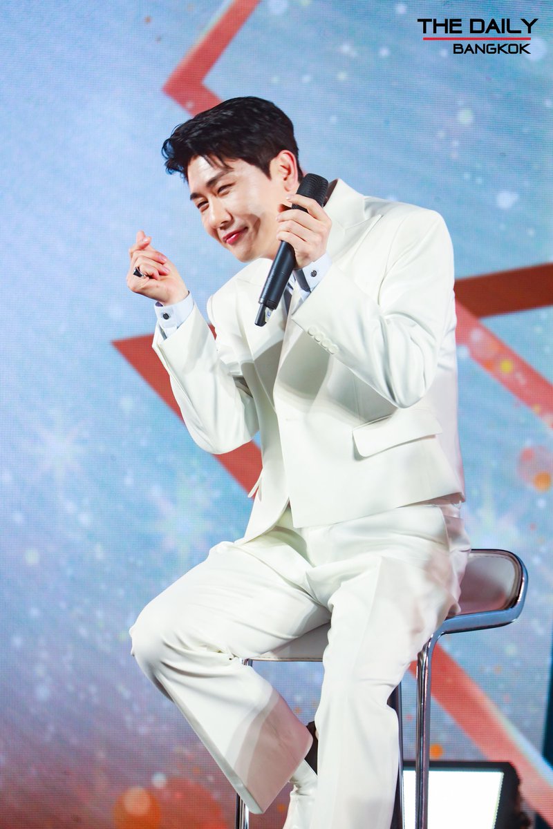 thedailybkk's tweet photo. ภาพงานแถลงข่าว YOUNGTAK IN THAILAND  "#ยองทัก" ซูเปอร์สตาร์เกาหลี นักร้อง นักแต่งเพลง โปรดิวเซอร์ นักแสดง 

#youngtakinthailand #youngtak #TeroMusic #milagroentertainment #livenation https://t.co/3iXU9BGAua