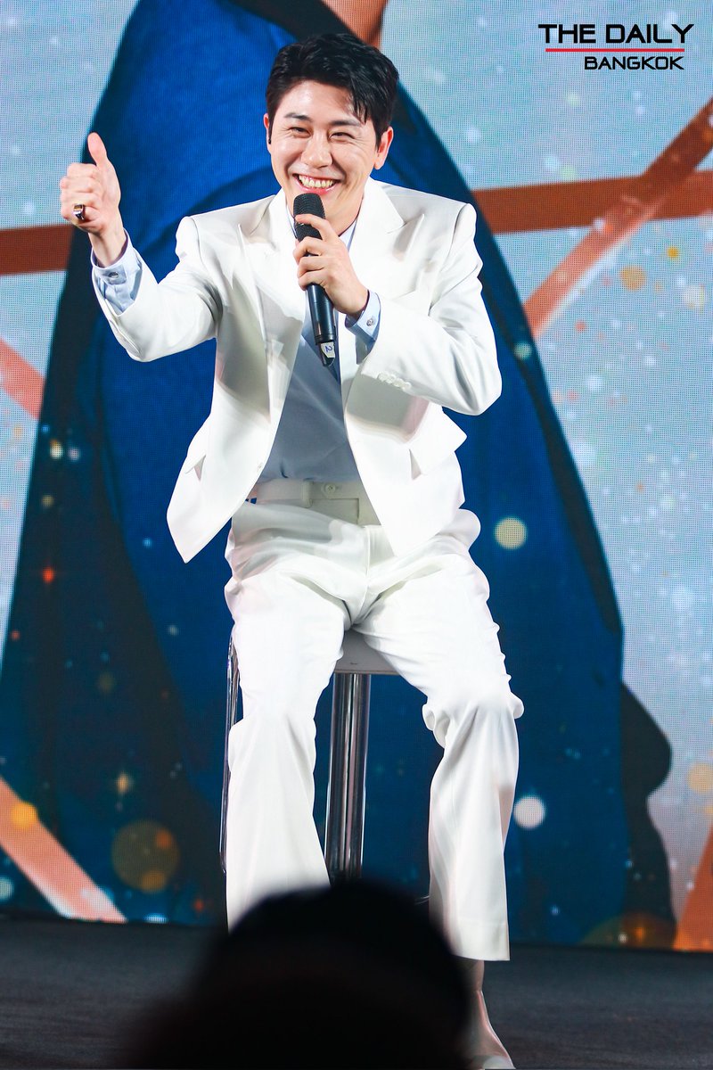 thedailybkk's tweet photo. ภาพงานแถลงข่าว YOUNGTAK IN THAILAND  "#ยองทัก" ซูเปอร์สตาร์เกาหลี นักร้อง นักแต่งเพลง โปรดิวเซอร์ นักแสดง 

#youngtakinthailand #youngtak #TeroMusic #milagroentertainment #livenation https://t.co/3iXU9BGAua
