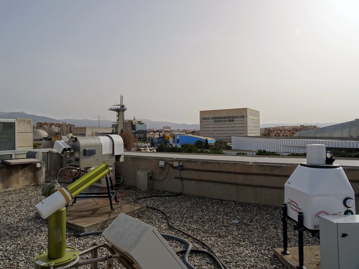 GFAT_ugr's tweet photo. ¿Sabes por qué el cielo presenta un aspecto blanquecino y turbio desde el pasado fin de semana? Se trata del primer episodio destacado de polvo sahariano de este año 2023. 
En el #GFAT contamos con instrumentación puntera para analizarlo.
#Granada #polvosahariano https://t.co/trEKDWUKfc