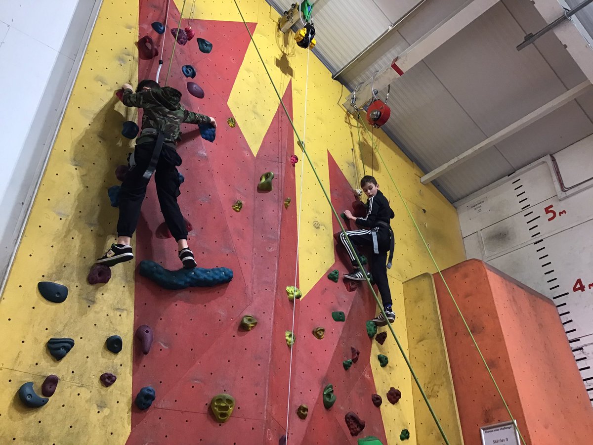 staynorHprimary's tweet photo. Team Avalanche are on the climbing wall this morning. We pushed ourselves hard to overcome our fears. @eboractrust @RealRobinwood #determination #overcomefears #pushingmyself #confidence https://t.co/q2Btxlesni