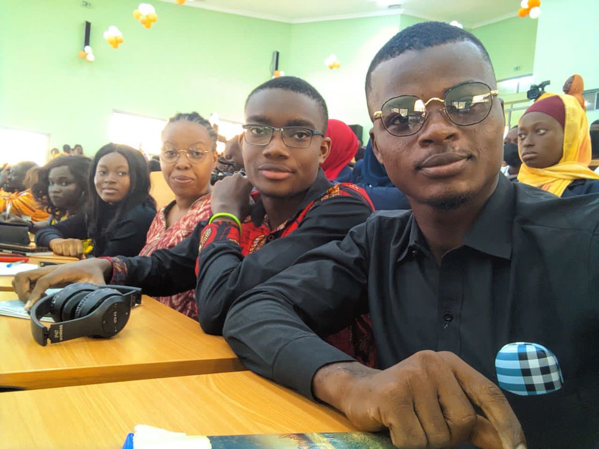 InstitutMedias's tweet photo. Journalisme et Culture. Nos etudiants participent à la 11e édition du #FEJI de l’@ISTCPOLYTECHNIQ. Ce 20.02.22, ils ont échangé avec les acteurs du monde du journalisme ivoirien pour renforcer leur connaissance et accroître leur compétence. Belle initiative .👏 aux organisateurs. https://t.co/YszewtT33o