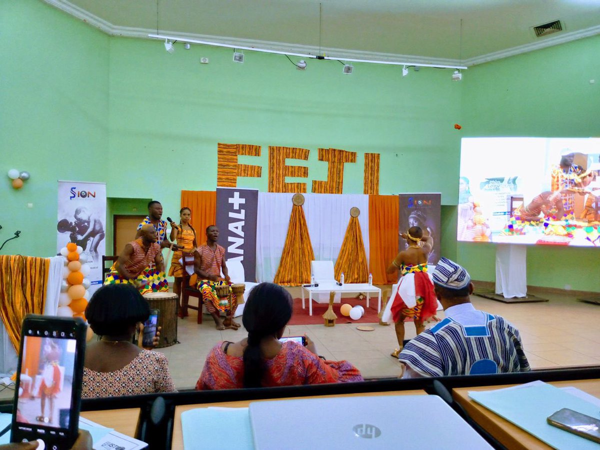 InstitutMedias's tweet photo. Journalisme et Culture. Nos etudiants participent à la 11e édition du #FEJI de l’@ISTCPOLYTECHNIQ. Ce 20.02.22, ils ont échangé avec les acteurs du monde du journalisme ivoirien pour renforcer leur connaissance et accroître leur compétence. Belle initiative .👏 aux organisateurs. https://t.co/YszewtT33o