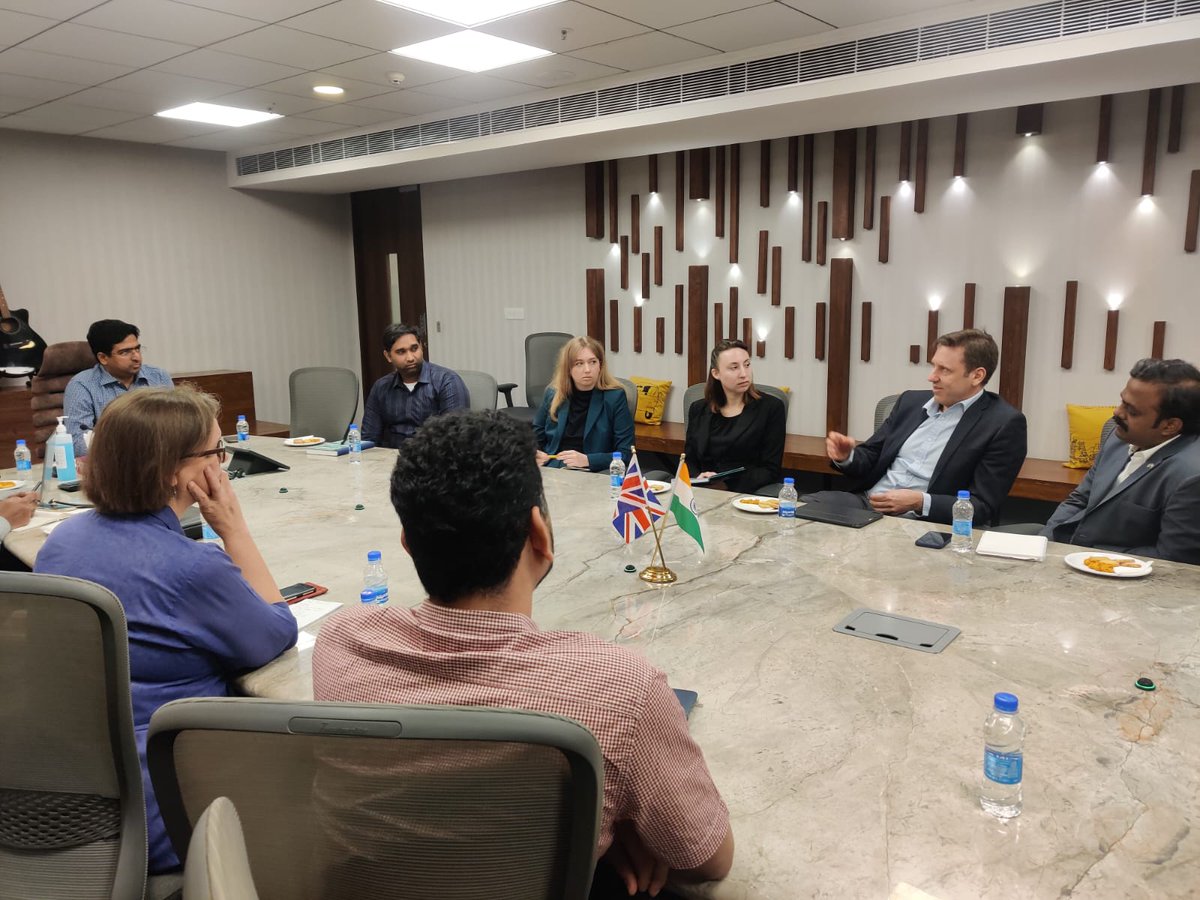 Guidance_TN's tweet photo. The UK's Deputy High Commissioner in Chennai, Mr. Oliver Ballhatchet, & the "Climate Compatible Growth (CCG)" delegation visited the Guidance office. The meeting revolved around Tamil Nadu's potential in Green Hydrogen & initiatives towards combating climate change.
#TNUK https://t.co/ghsrWEIDyA