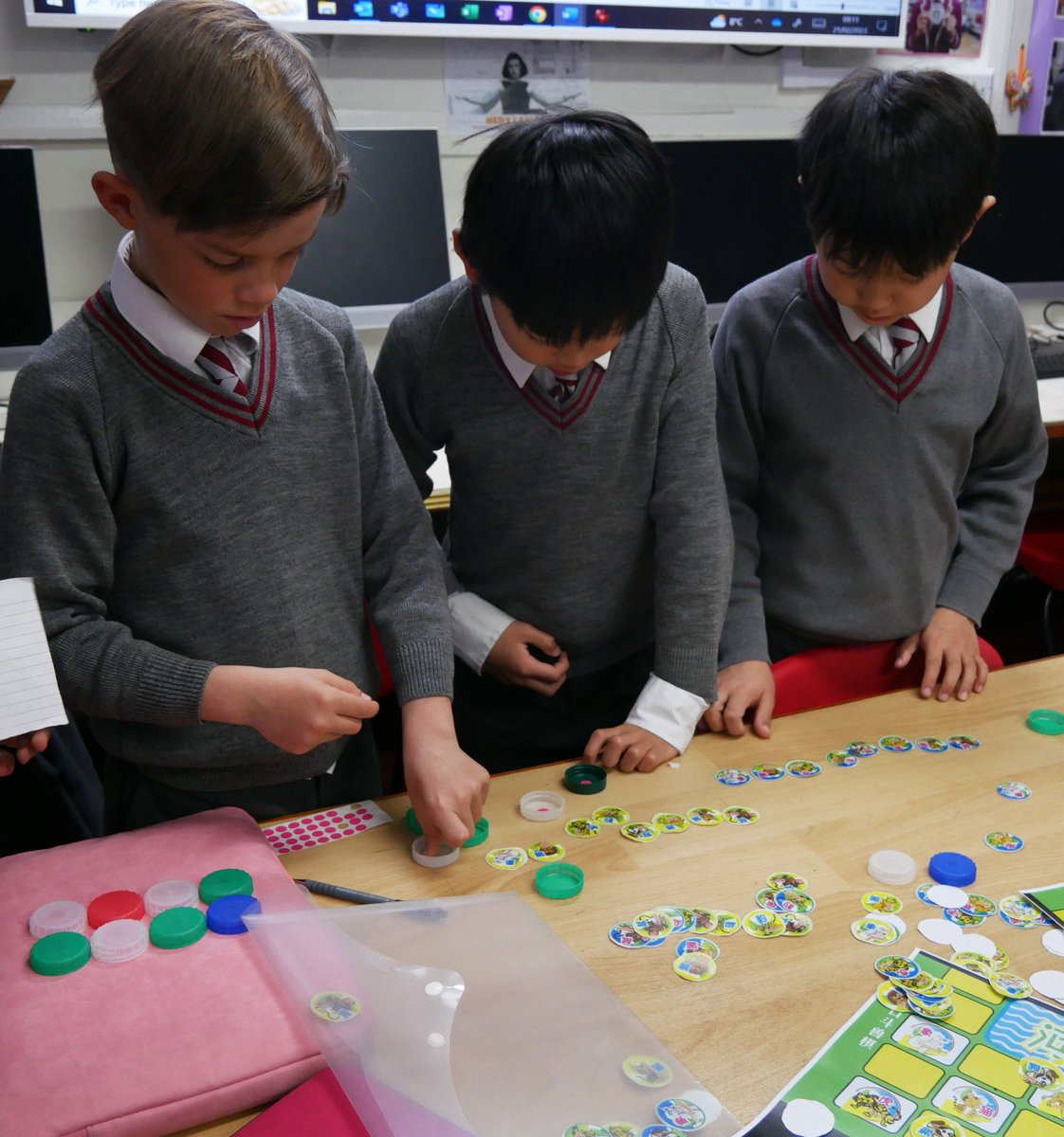 MLCreativeSC's tweet photo. How to Build a Board Game.
Pupils of Year 4 @milbournelodge begin to create their oversized #JungleChess game boards.
Today focused on team selection and player token design #creativedigitalmedia #surreyprepschool #cognitaway https://t.co/nTiBcySaid
