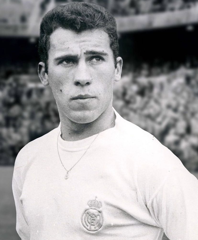 OFFSIDEpodcasts's tweet photo. Muere Amancio Amaro. 

Presidente de honor del @realmadrid y una de las leyendas del club. 

1 Copa de Europa 
9 Ligas españolas

D.E.P  🌟 https://t.co/3Jv2RGLylJ