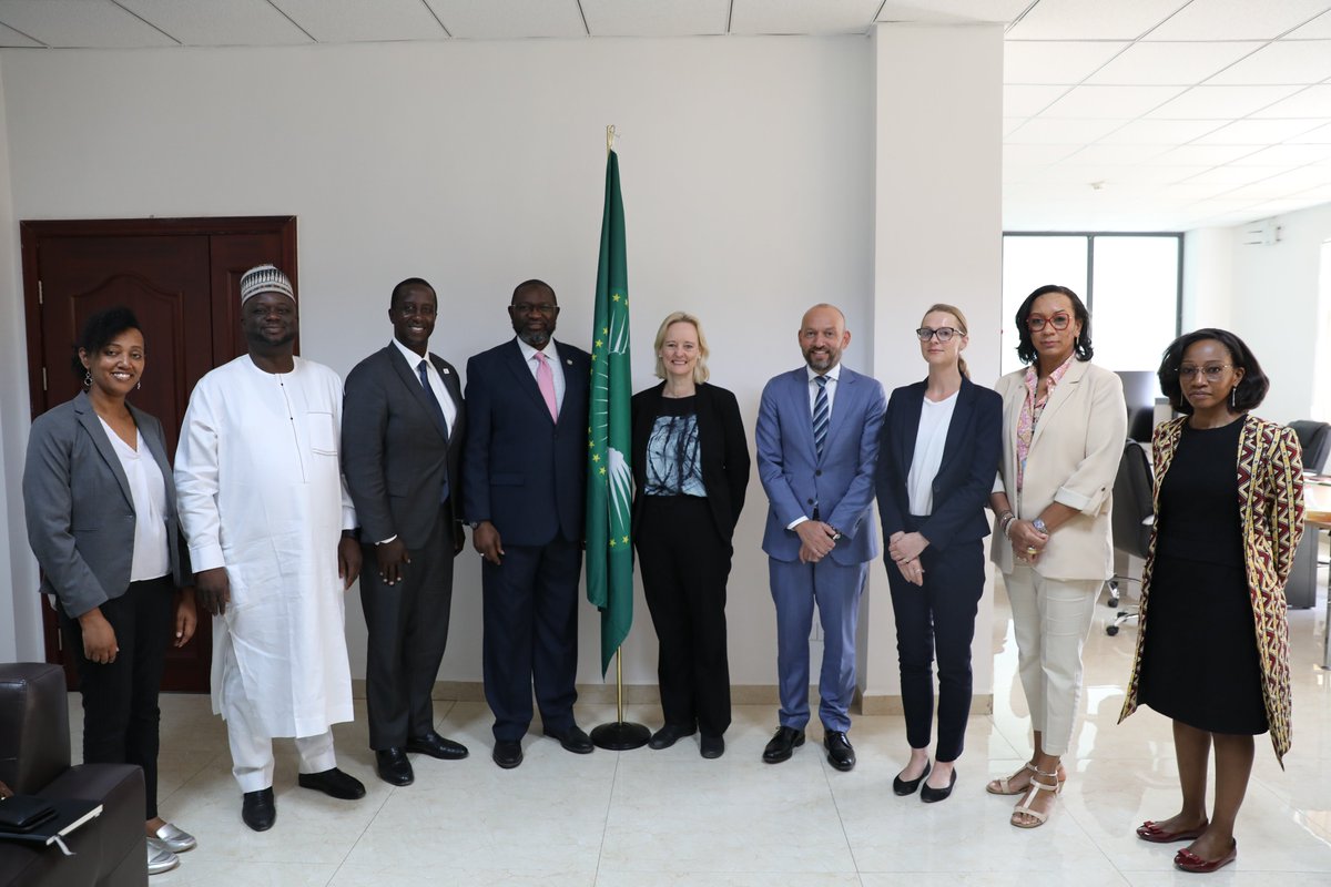 AfricaCDC's tweet photo. @AfricaCDC acting Director held a bilateral meeting with the Secretary General of the #Norwegian #RedCross. They discussed existing engagements on pushing the agenda of Community Health Workers on the continent.
#NewPublicHealthOrder #Partnerships @ifrc @IFRCAfrica https://t.co/hJmzqiT3WV