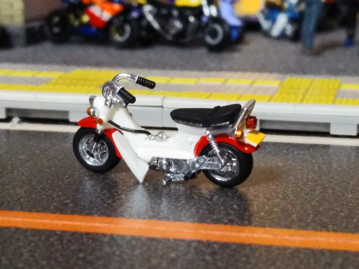 コンビニさんの新作カスタムスクーターと4MINIカスタムが届きました🏍️
こちらも塗装が素晴らしいのと再現度の高さに驚きます
見てると実車も欲しくなる(笑)