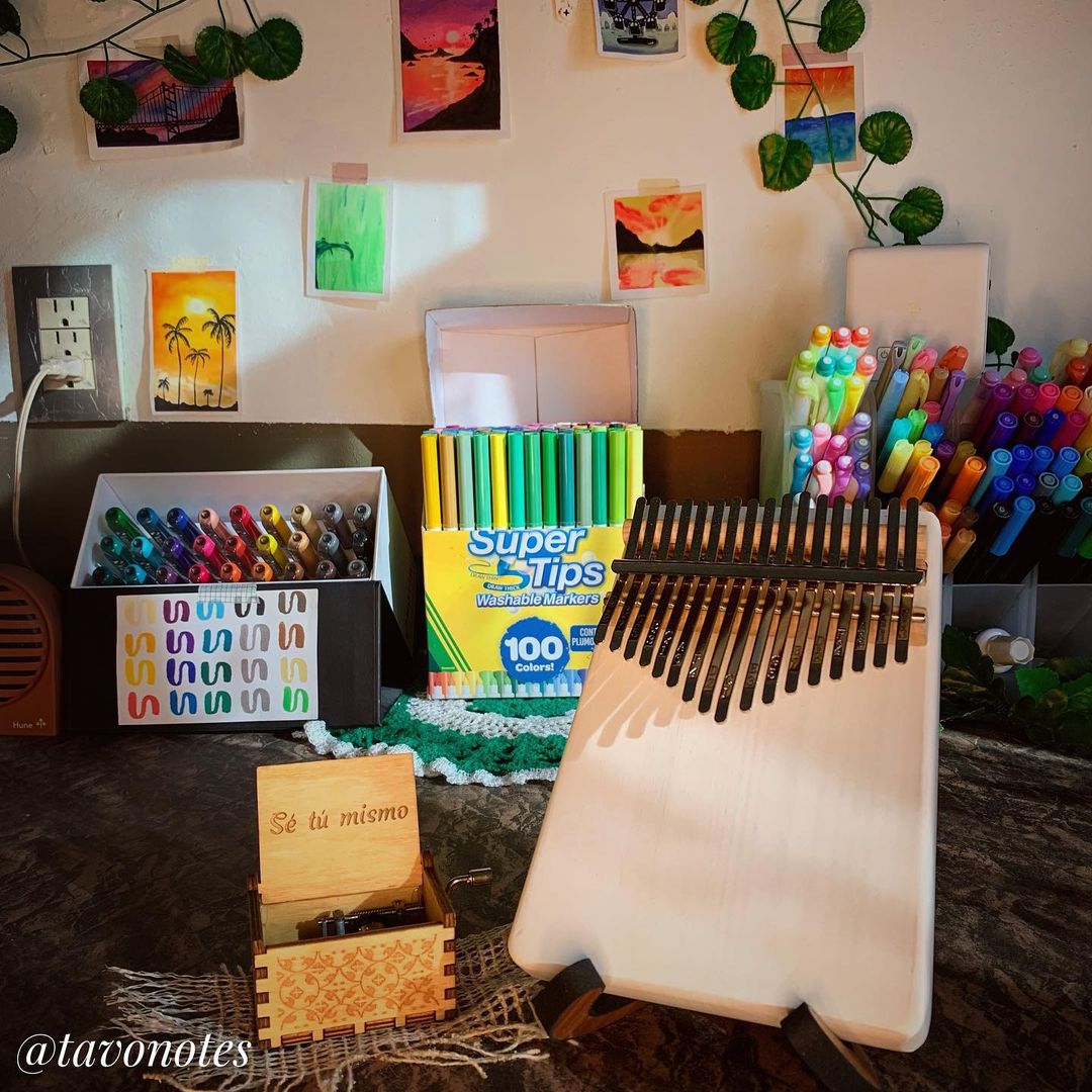 kalimbera's tweet photo. Heart-filled personal space. Photo by: @tavonotes

#Kalimbera #KalimbaForum #musical #musicians #musicbox #kalimba #musiclife #musicislife #talentedmusicians #gift #goodmusic #musiclover #perfectgift #personalizedgift #customizedgift #kalimbauk #thumbpiano #musicbox #trustpilot https://t.co/00Hbee4bPm