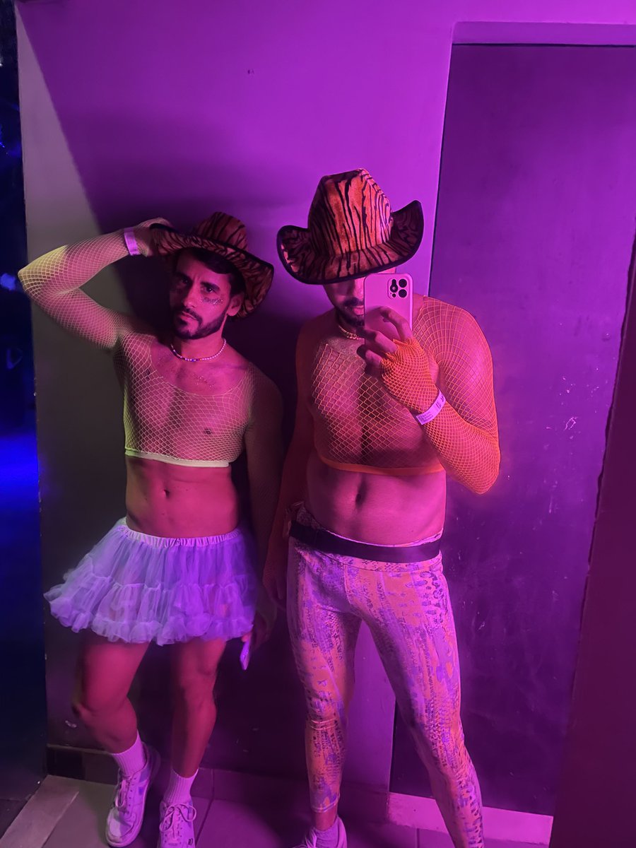 Allancastrom's tweet photo. É Carnaval https://t.co/3TubXMOKbC