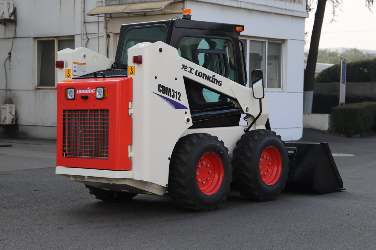 Ashley_Cruking's tweet photo. #LONGKING Skid Steer Loader CDM312
1. Engine: Kubota or Xinchai
2. Operating Weight: 3500kg
3. Rated Payload: 1230kg
4. Bucket Capacity: 0.54m³
5. Tipping Load: 2460kg
Welcome to inquiry😄
#skidsteerloader #loader https://t.co/e0YL51IXRd