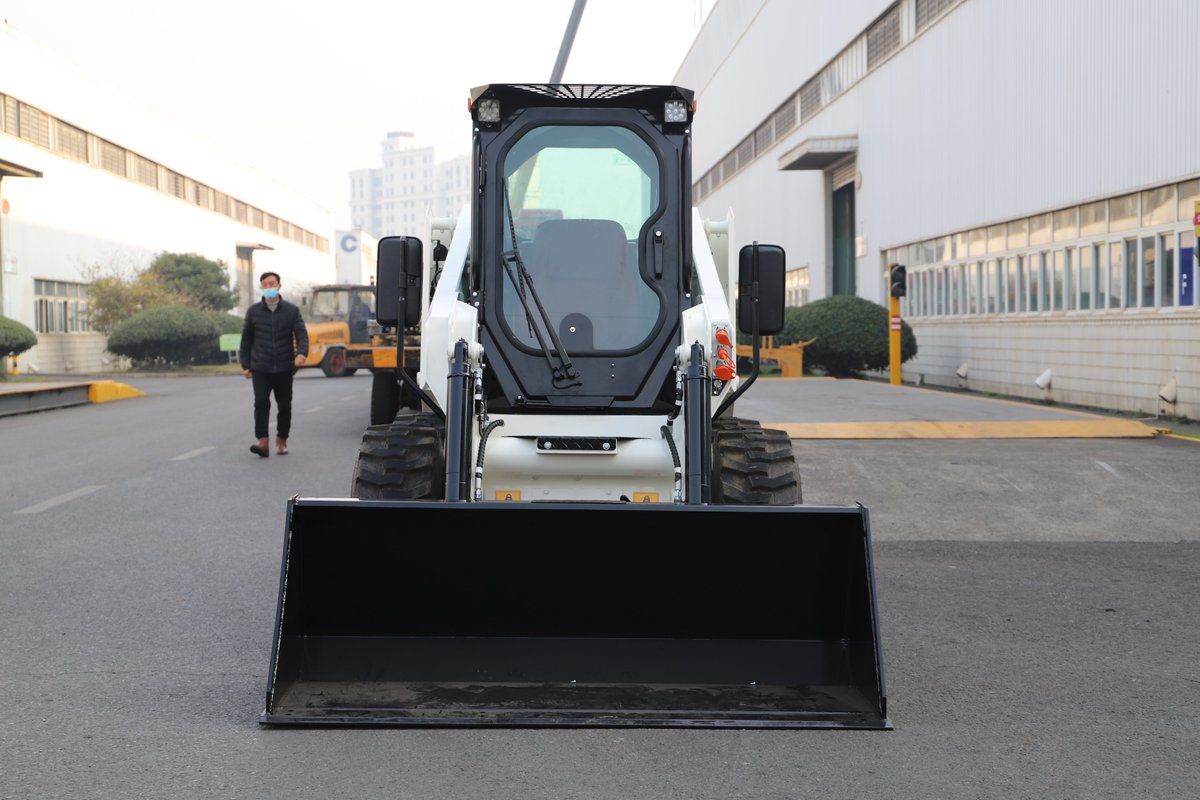 Ashley_Cruking's tweet photo. #LONGKING Skid Steer Loader CDM312
1. Engine: Kubota or Xinchai
2. Operating Weight: 3500kg
3. Rated Payload: 1230kg
4. Bucket Capacity: 0.54m³
5. Tipping Load: 2460kg
Welcome to inquiry😄
#skidsteerloader #loader https://t.co/e0YL51IXRd