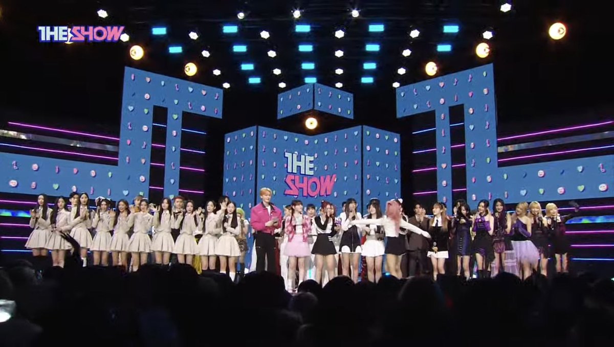 seongminbliss's tweet photo. GIANT KANG MINHEE AGAIN 😭😭😭 https://t.co/NzZfMSVwTc
