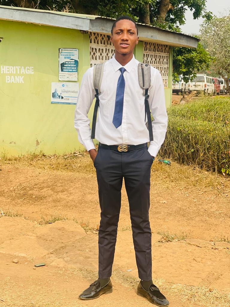 AlagbeAkanni's tweet photo. Another day pretending that i know what am doing 😁😉 https://t.co/zHRaDbB7IQ