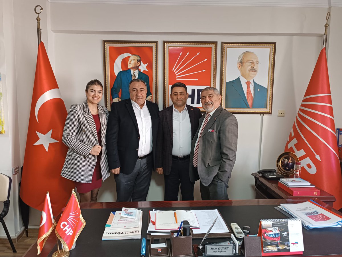 yenimenemen's tweet photo. İlçe Başkanlığımızı ziyaret eden Çiğli Esnaf ve Sanatkarlar Odası Başkanı Arif Altıkulaç, Menemen Ticaret Odası Meclis Üyesi Yılmaz Çetin, Menemen Ticaret Odası KOSGEB Danışmanı Gizem Altıkulaç'a teşekkür ederiz.
Depremin yaralarını dayanışmamızı büyüterek sarmaya devam edeceğiz. https://t.co/L2l6W3jfsO