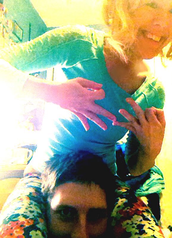 KellbellX's tweet photo. This poor girl passed away, laying on me. The only person who keeps her memory alive. God knows her family doesn’t. https://t.co/11DmeZHn0V
