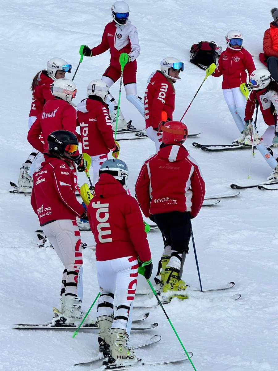 Continúan los éxitos de nuestros deportistas U18-U21 Absolutos y Master en @Alto_Campoo.
￼
🏆 Los @Deportesjcyl consiguen 24 podiums con una fantástica actuación de todos los deportistas desplazados. 🔥

@RFEDInv @spainsnow @diputacionleon @POCSports @head_rebels @todosfdicyl
￼