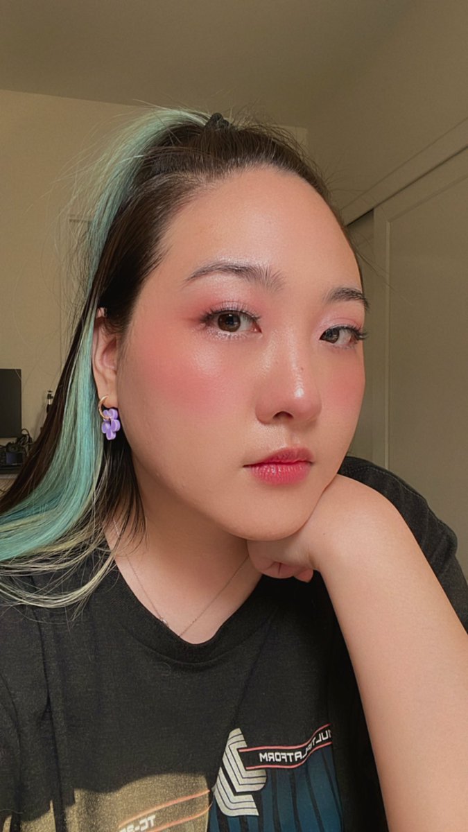 It’s 2 am and I can’t stop thinking about this simple makeup look I did on Saturday ✨