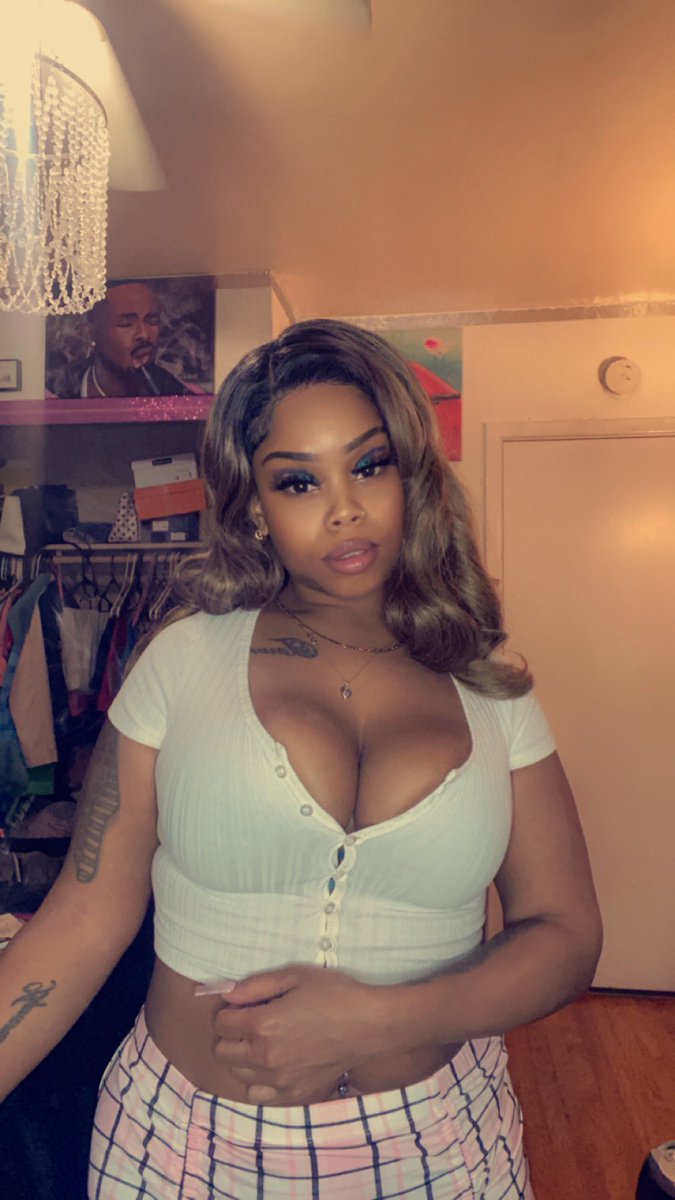 Nani2Flyy's tweet photo. Pics from my bday last week 2.15 😮‍💨💦💕😮‍💨🎱 https://t.co/nw66Th1iMh