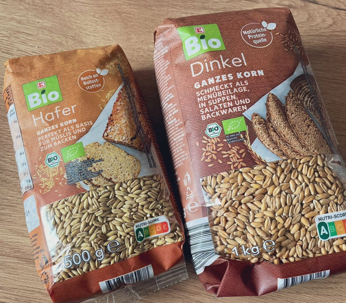 今日のご飯🍚蕎麦の実も入れてみる！

子供の頃から麦や玄米、雑穀米が大好きだから、ドイツでこういうの大量に買えるの嬉しい🥰💓

しかもBio🤣

※パン作りのやつ使ってるよ😂笑 https://t.co/4mGnQAF4va https://t.co/HaLJE5RBy3