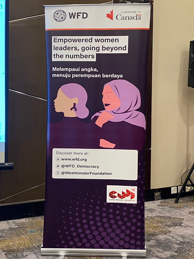 WFD_Indonesia's tweet photo. Bekerja sama dengan @CakraWikara, tim @WFD_Democracy memulai pelatihan 3 hari bagi 25 bakal calon legislatif (bacaleg) perempuan dari 15 partai politik peserta Pemilu 2024 di Mataram, NTB.
Pelatihan ini adalah bagian dari program #ASEANWPL yang didukung oleh @CanadaASEAN. https://t.co/Ea6SSLDMeN