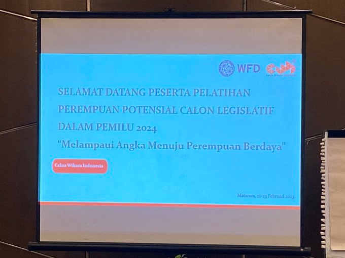 WFD_Indonesia's tweet photo. Bekerja sama dengan @CakraWikara, tim @WFD_Democracy memulai pelatihan 3 hari bagi 25 bakal calon legislatif (bacaleg) perempuan dari 15 partai politik peserta Pemilu 2024 di Mataram, NTB.
Pelatihan ini adalah bagian dari program #ASEANWPL yang didukung oleh @CanadaASEAN. https://t.co/Ea6SSLDMeN