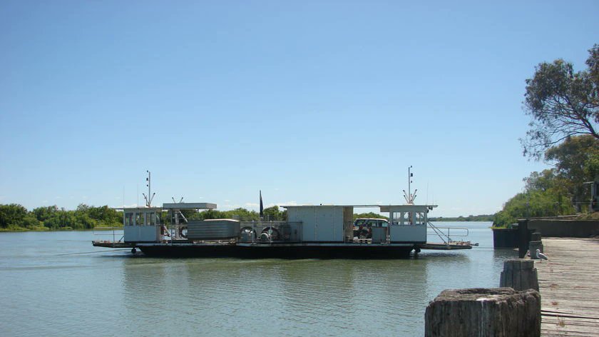 narellegraham's tweet photo. Happy days for #Mannum Ferries will be operational again soon. Cuts travel time for some by an hour! Hear more https://t.co/p66sEo92KL 1715 today (sorry old pic) https://t.co/ZPchmNockI