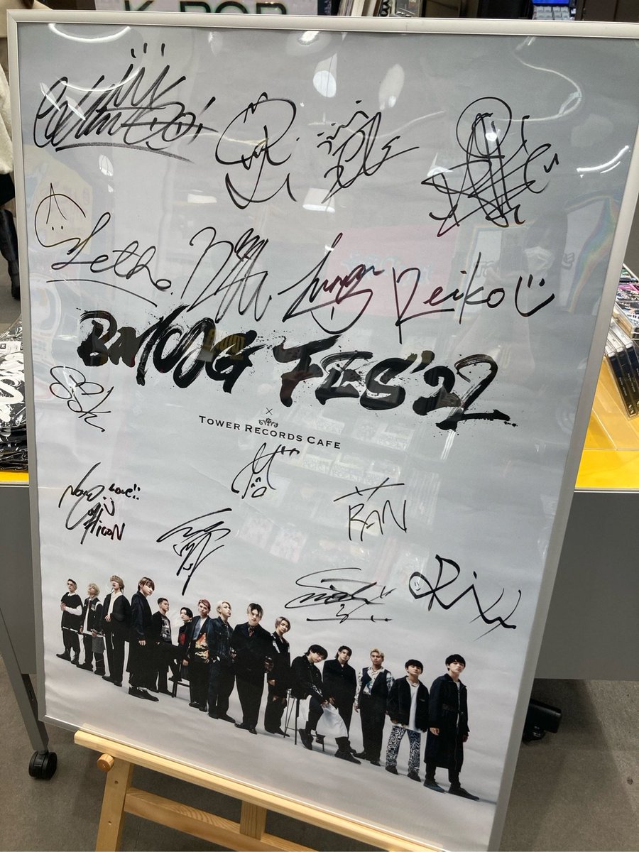 TOWER_NagoyaPrc's tweet photo. 【BE:FIRST】
新曲「Boom Boom Back.」配信記念
フォトスポット📸
ご好評につき設置期間延長します！🙌🏻✨
⚠️設置期間:3/6まで
 
そしてなんと~！！！！
TOWER RECORDS CAFEにて展示していたBMSG FESの全員サイン入りポスターがナゴパルにやってきましたぁああぁあ！😭😭😭
 
#BEFIRST
#BMSG https://t.co/dzg6mVacVK