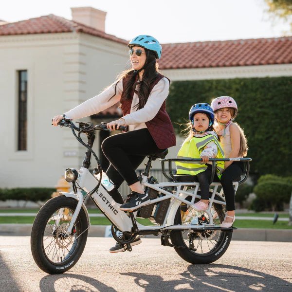 ryanmjohnson's tweet photo. Modeled by Culdesac’s own @vanessa_valen, the new most important vehicle in America is the Lectric XPedition

- Car replacement at a shockingly low price
- $1399, unsubsidized (let’s change that!) Dual battery $1699
- Throttle! 
- Hydraulic brakes
- 450 lb capacity
- Running boards included 
- Arrives fully assembled