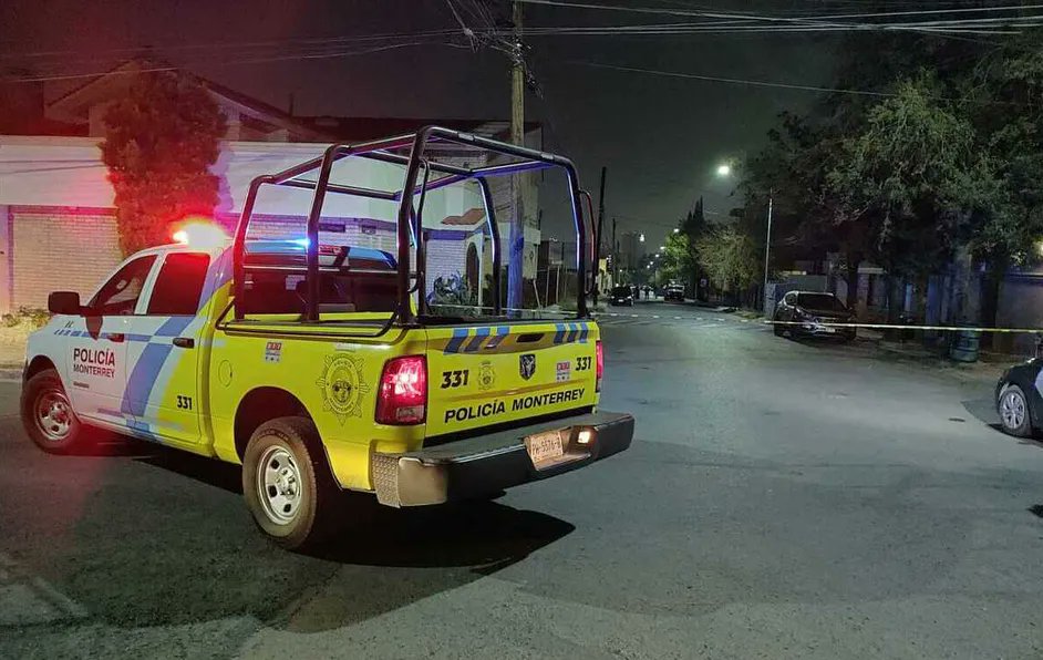 Milenio's tweet photo. Hombre mata a ladrón que intentó asaltar a su familia en Monterrey; no lo detienen al considerarlo defensa propia

https://t.co/wVUiD3XPsM https://t.co/LYxwC1qY91