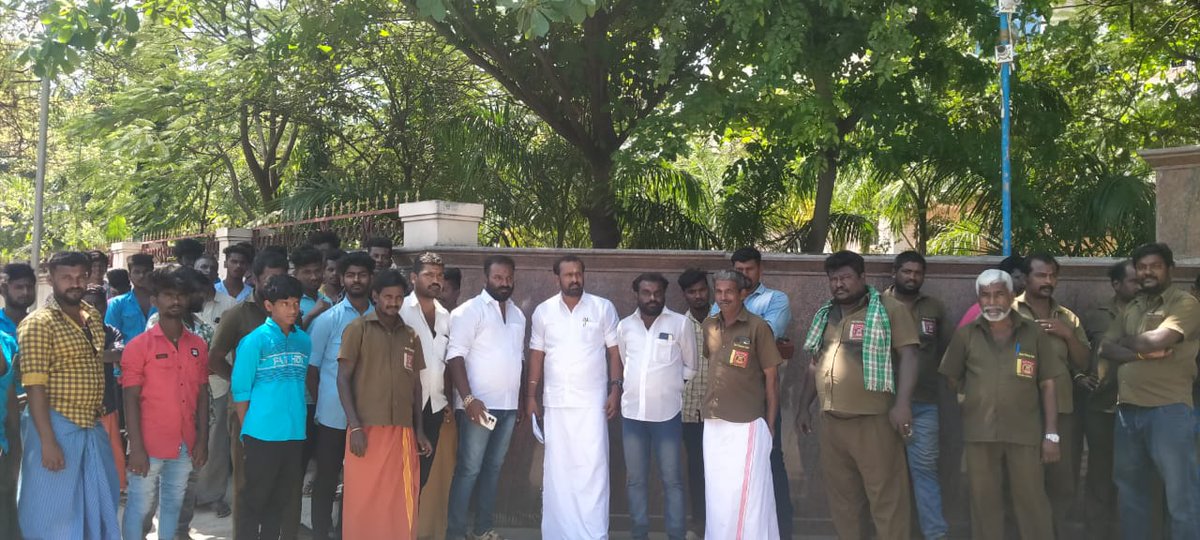 NssMaha's tweet photo. பசும்பொன்தேவரை அவமதித்தவர்களை கைது செய்யக்கோரி நேற்று மதுரை கமிஷனர் அலுவலகத்தில் திரண்டபோது... https://t.co/9tMgk1QcmX