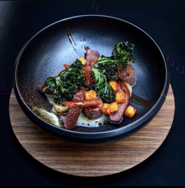 BabyPana23's tweet image. 5 Restaurants to visit in South Africa

A THREAD

1. The Test Kitchen ,Cape Town

It is known for its innovative &amp;amp; unusual dishes, as well as its high-quality ingredients.

Price per 2 guests: R4032
Cheapest bottle of wine: wine pairing available for R750 p/p.