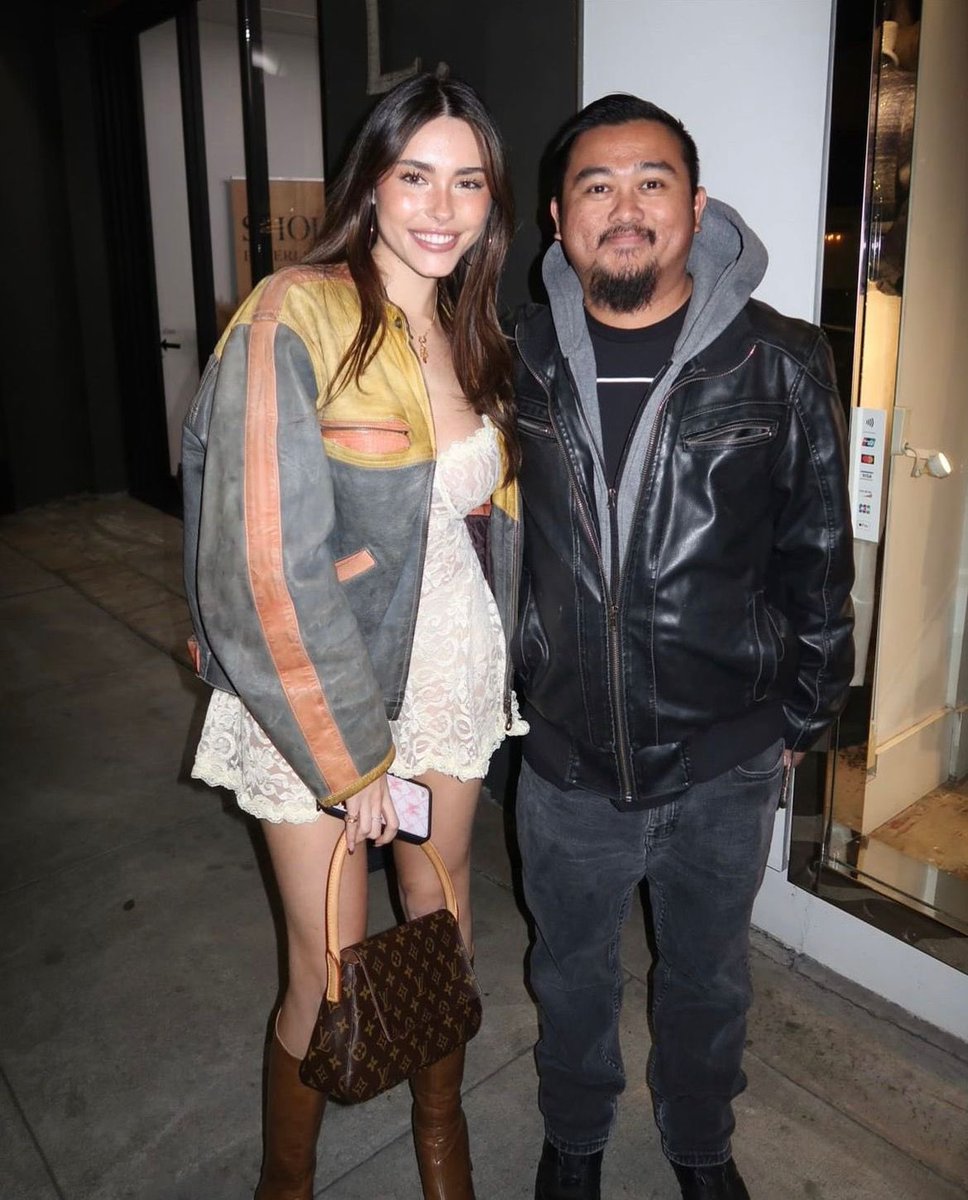 MadsBeerUpdates's tweet photo. 📸 New Photo of @madisonbeer with a fan recently! @officialteammb #madisonbeer #showedme #lifesupport #lifesupporttour https://t.co/Mw2HTQvad3
