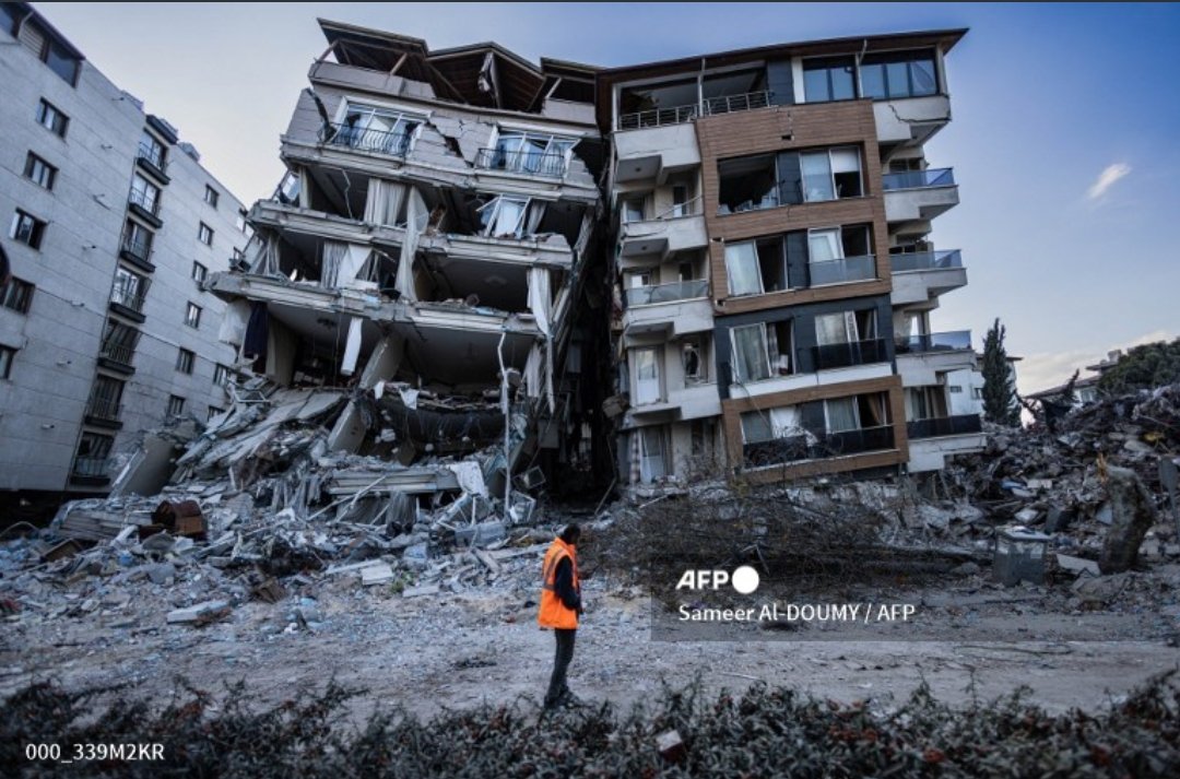 MaheshChawan14's tweet photo. Imagine losing everything ... twice in 2 weeks.
A second 6.4M earthquake hits Southern turkey.
Sending prayers for everyone's well being.😌🙏
#turkeyearthquake2023
#Turkey #TurkeyEarthquake #OperationDost #TurkeySyria #Turkeyindia https://t.co/v7oKg8mW3i