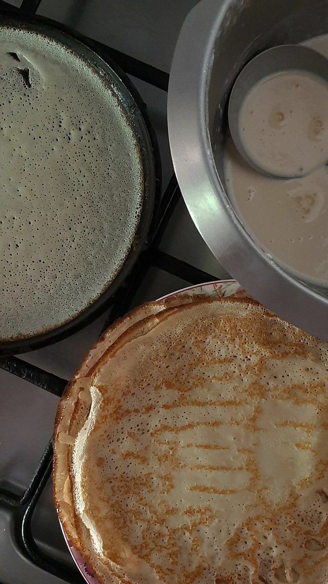 утро сегодня прекрасное, хоть и погода за окном не особо радует.
но думаю, блинчики хотя бы немного исправят ситуацию)

кстати, всех с масленицей и хорошего вам дня!💗