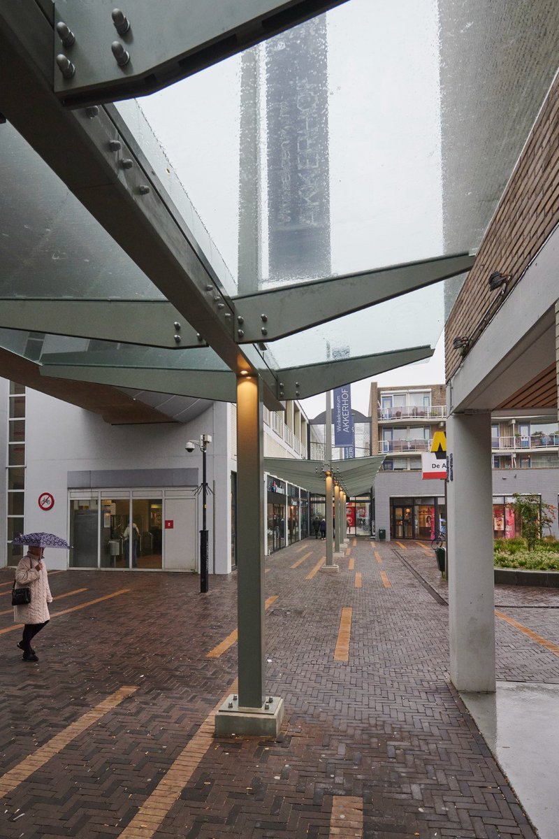 Van Ee Staal tweet media