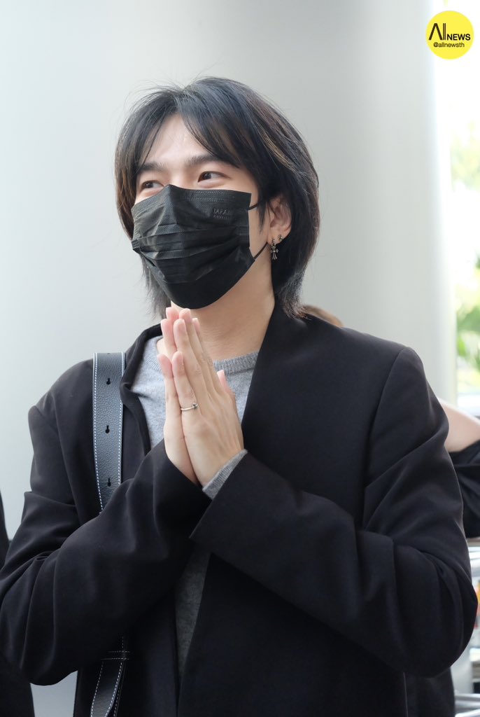 AllNews_th's tweet photo. บิว จักรพันธ์ พร้อม ทนายความ เดินทางมาถึง ศาลอาญา พร้อมยืนฟ้อง คู่กรณี เป็นที่เรียบร้อยแล้ว

#BuildJakapan 
#บิวจักรพันธ์ https://t.co/RQeV4mUe3r