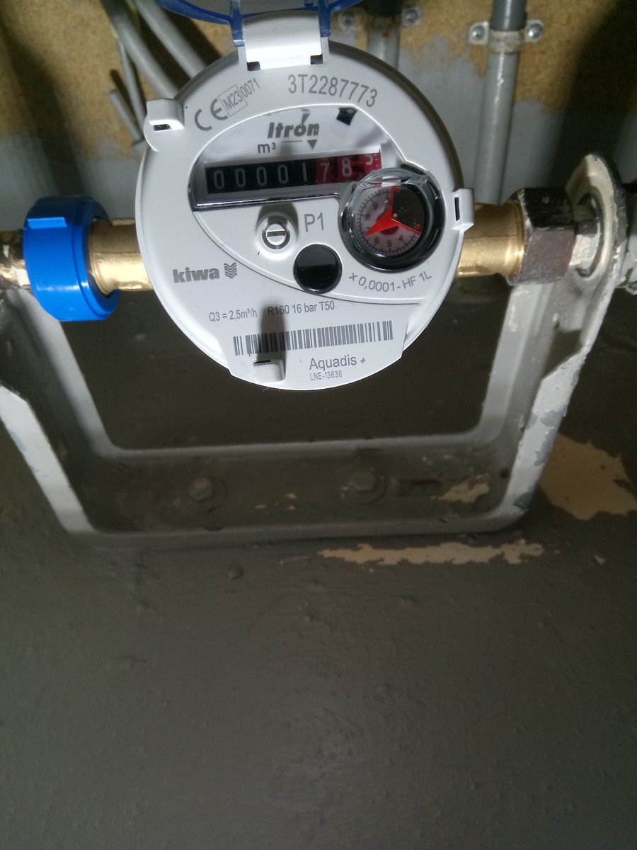 Piet_Heyn's tweet photo. Na 23 jaar langs de deuren te hebben gelopen als #meteropnemer. Neem ik thuis nog dagelijks de #meterstanden op. Water meter 1kub verbruikt in 1 week nieuwe meter. Dat gebruikte baasje DWL in 1 jaar. De grootste fraudeurs dieven werken bij de Nuts bedrijven. #evides #stedin https://t.co/8DSpmfUE0C