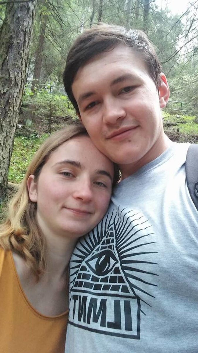BajzathJakub's tweet photo. Nedokázali sme to. Nepoučili sme sa. Ani vaša smrť nezmenila charaktery, pokrivené videnie sveta, nezomkla nás tak, aby sme si krajinu vzali späť. Nechali sme sa opantať falošnou nádejou. Nedokázali sme to. Prepáčte 🕯️🕯️ https://t.co/YAKgW60jWi