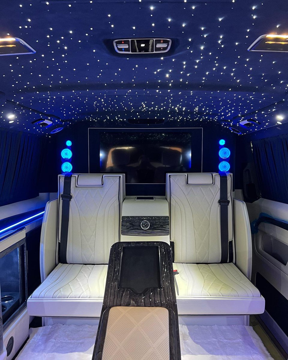 iamresulcakan's tweet photo. Time to show you my favorite combination of colors! That is really nice. The life is different with the Rovelver Royal Van. 

R

#mercedesbenz #vip #van #Vclasse #interior #design #luxury #car #mercedes https://t.co/iPkgt8a2FZ