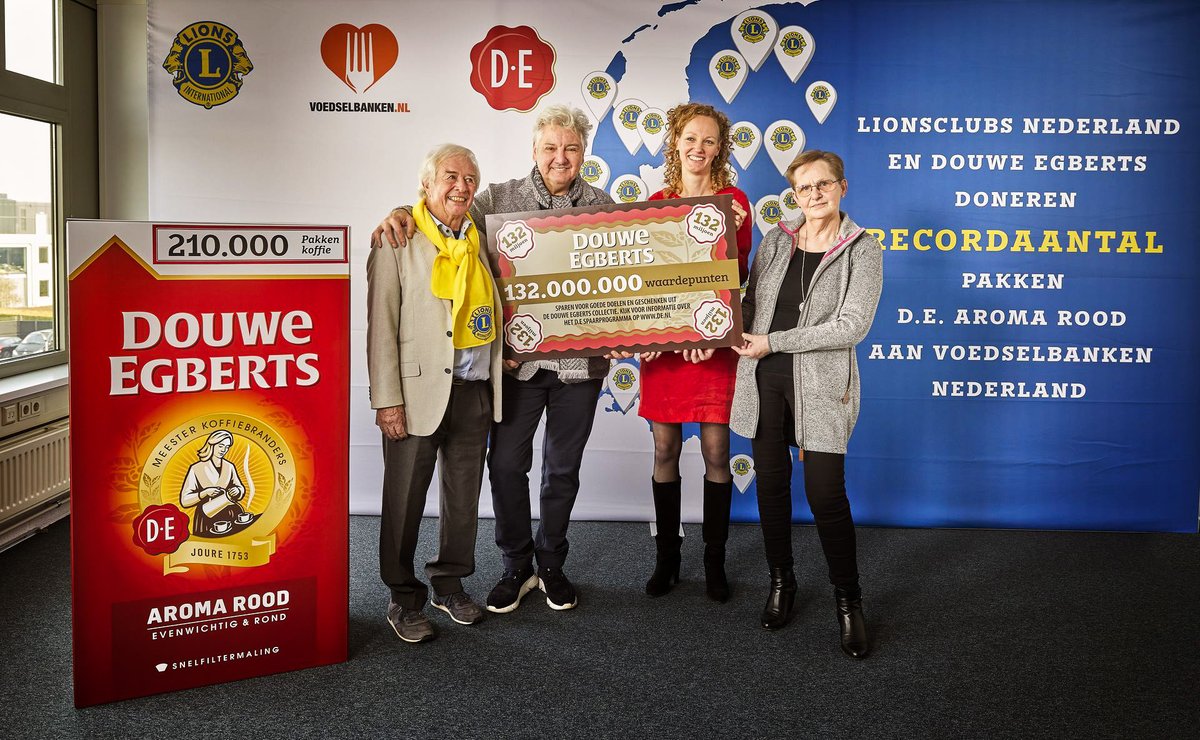 Wauw! Er is wederom een record aantal pakken koffie gedoneerd door <a href="/lionsclubs/">Lions International</a> en <a href="/DouweEgbertsNL/">Douwe Egberts</a>, maar liefst 210.000 pakken! 
Heel erg bedankt aan alle waardepunten donateurs, Lionsclubs Nederland en Douwe Egberts voor deze warme bijdrage.