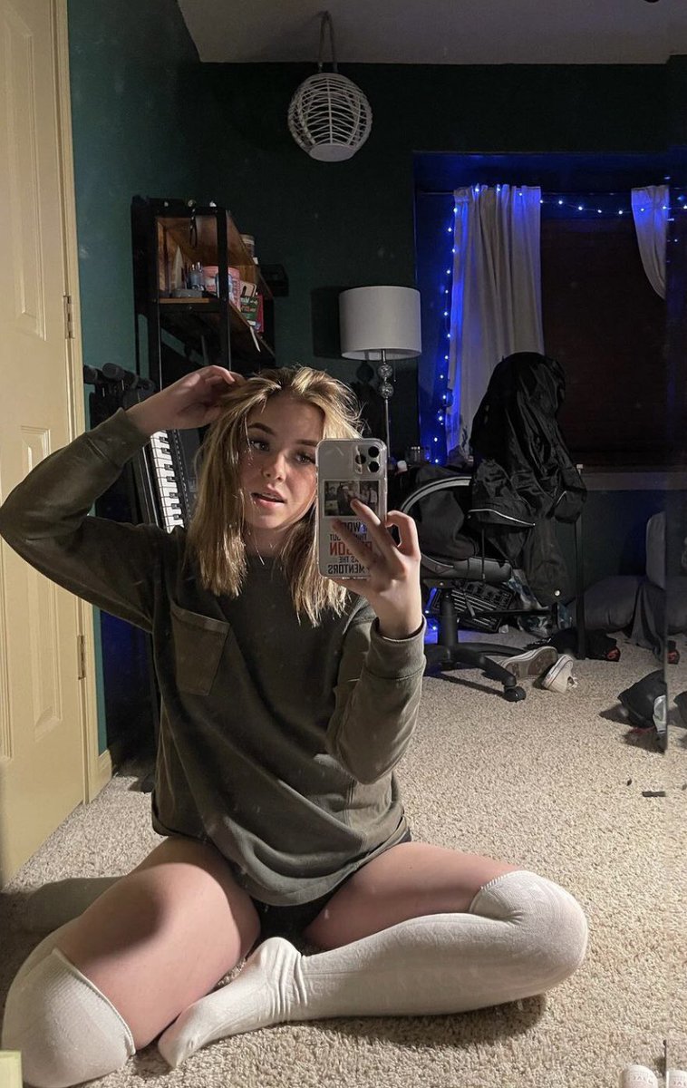 qnacolee's tweet photo. Would you take good care of me if I was your girl 🥰🥰❤️ https://t.co/Y2eE7JWPDU
